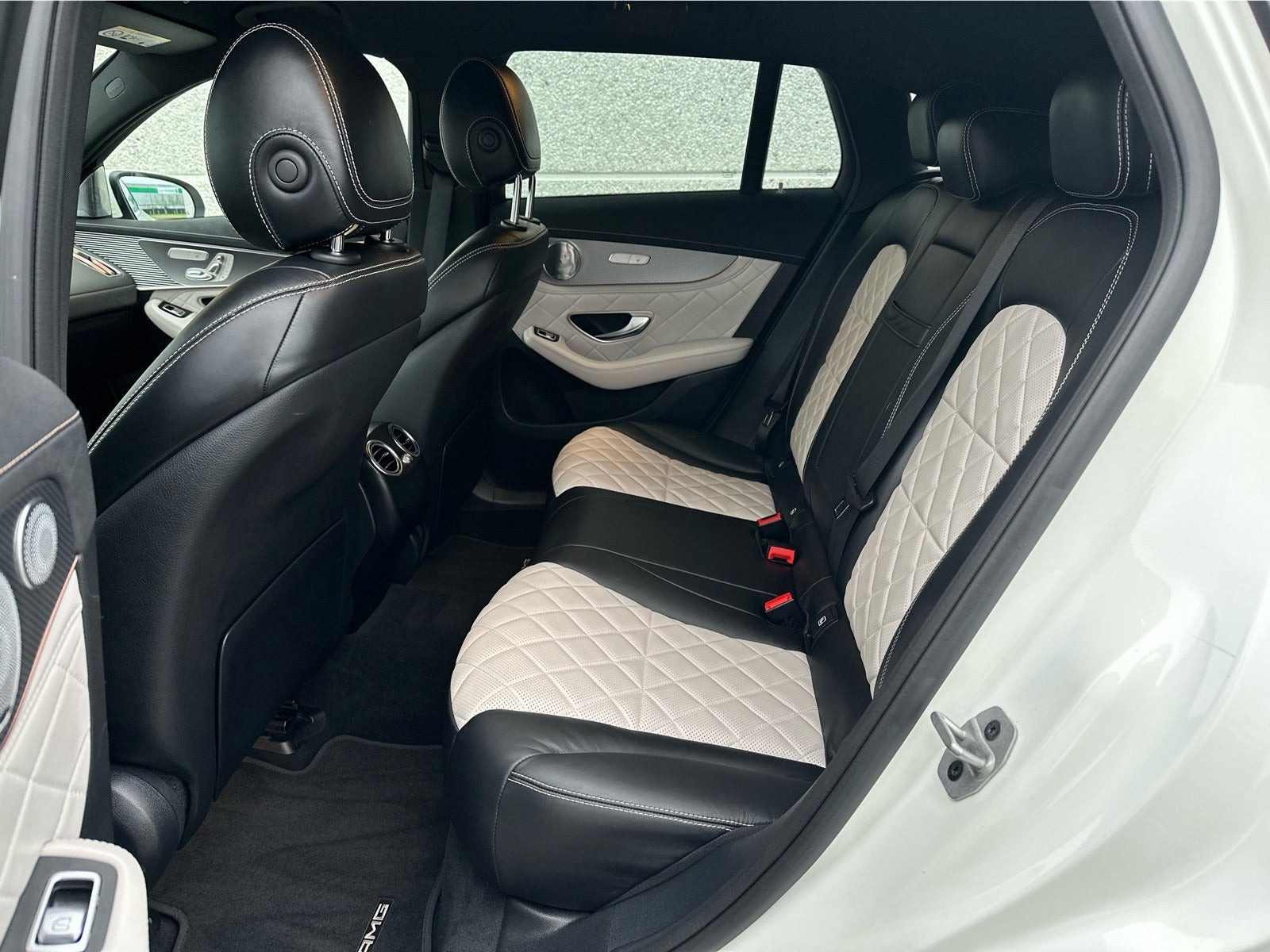 Grøn Mercedes EQC400 fra 2021