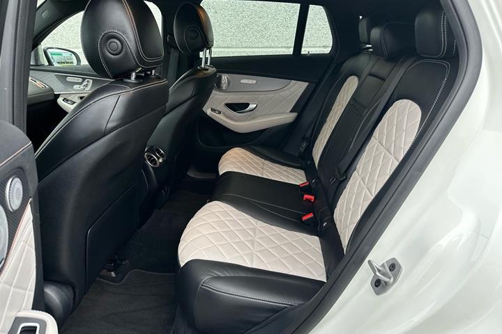 Grøn Mercedes EQC400 fra 2021