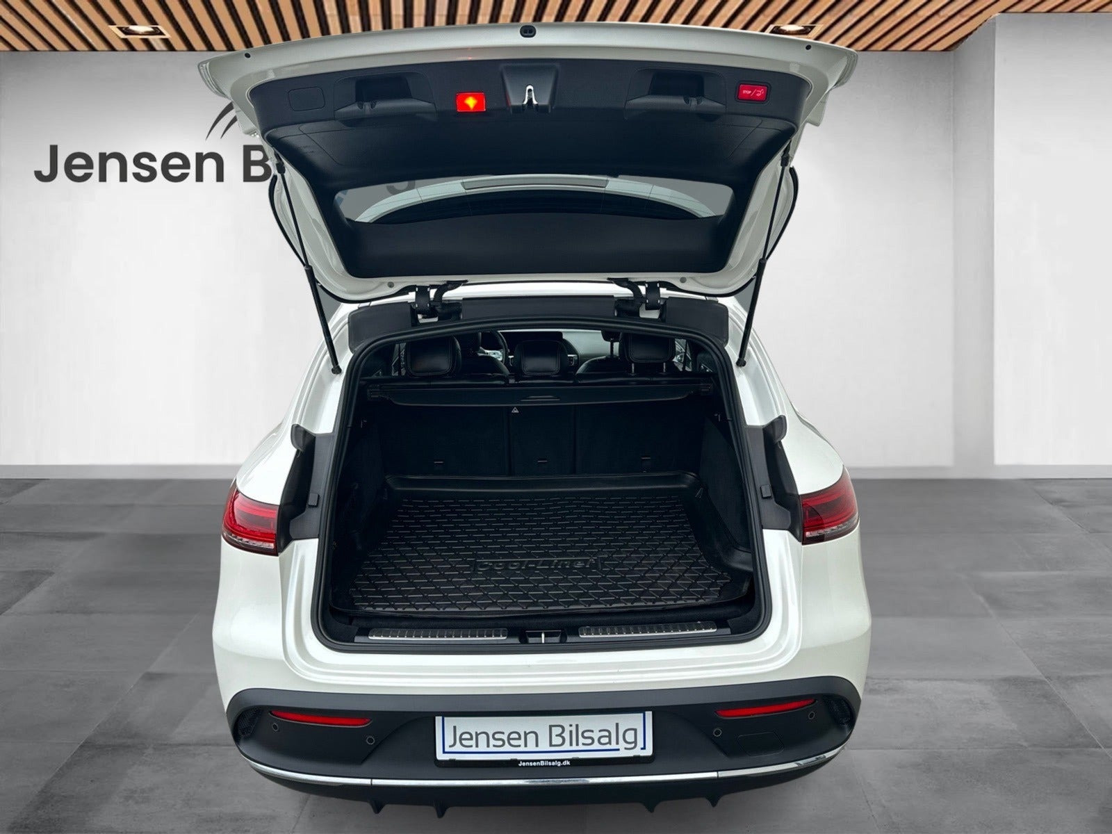 Grøn Mercedes EQC400 fra 2021