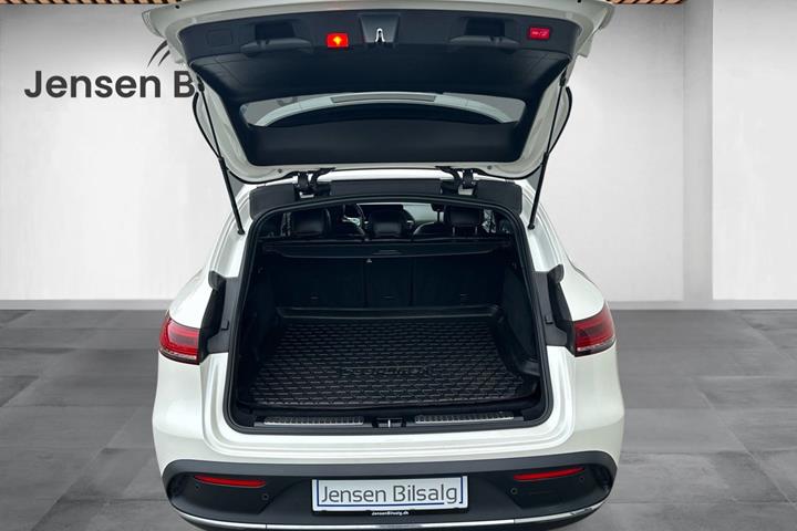 Grøn Mercedes EQC400 fra 2021