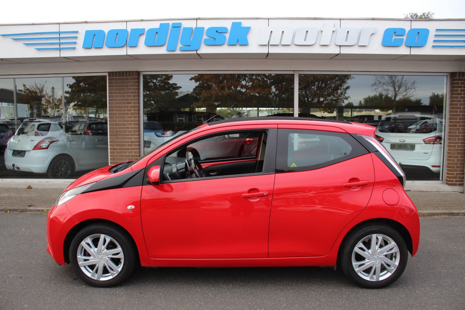 Rød Toyota Aygo fra 2016