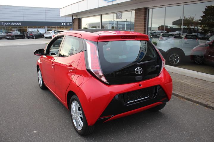 Rød Toyota Aygo fra 2016