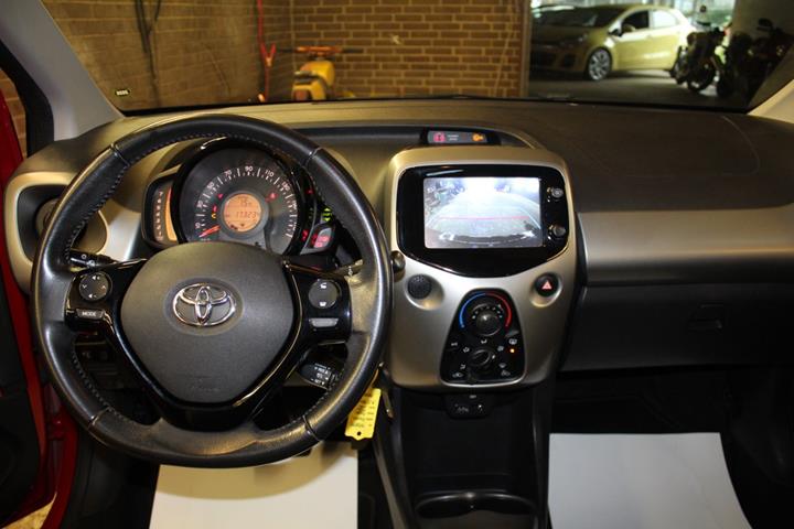 Rød Toyota Aygo fra 2016