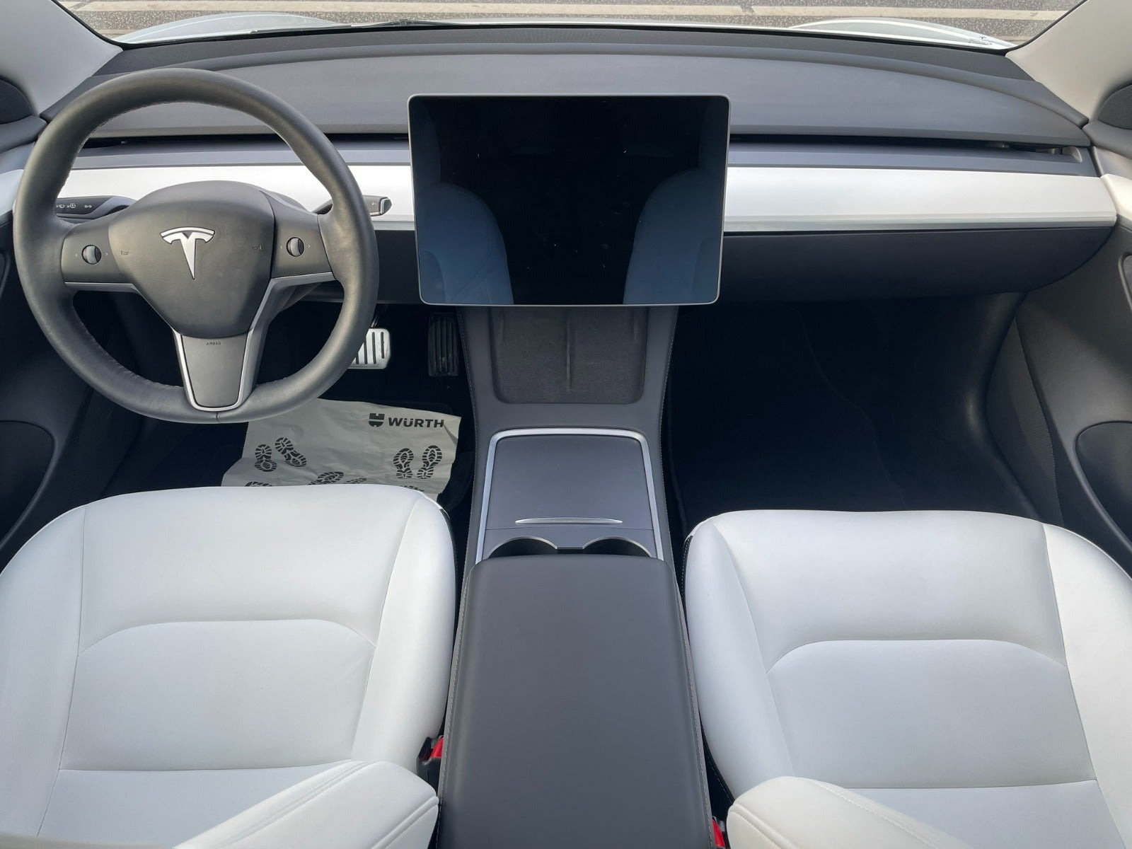Hvid Tesla Model 3 fra 2021