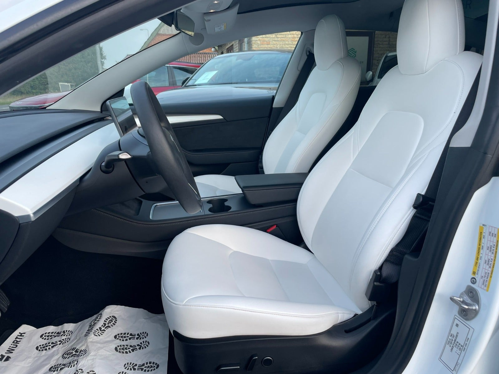 Hvid Tesla Model 3 fra 2021