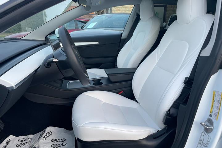 Hvid Tesla Model 3 fra 2021