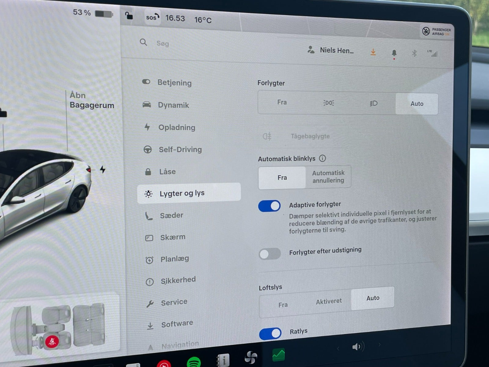 Hvid Tesla Model 3 fra 2021