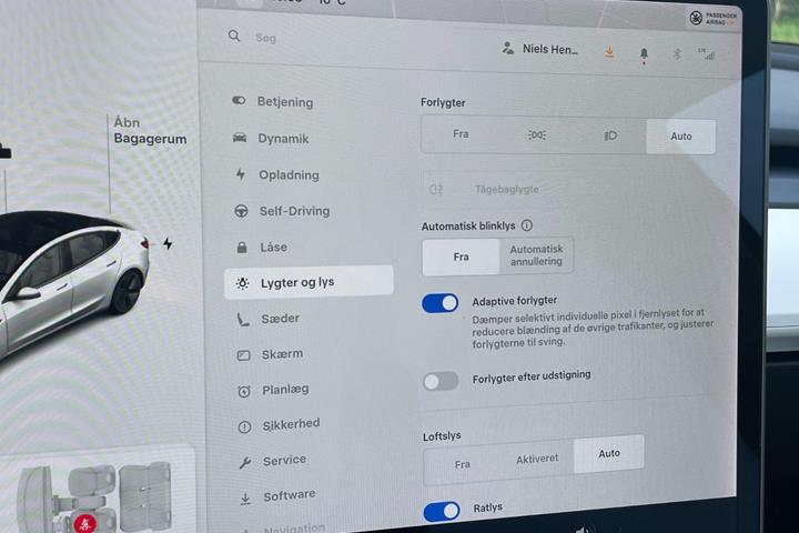 Hvid Tesla Model 3 fra 2021