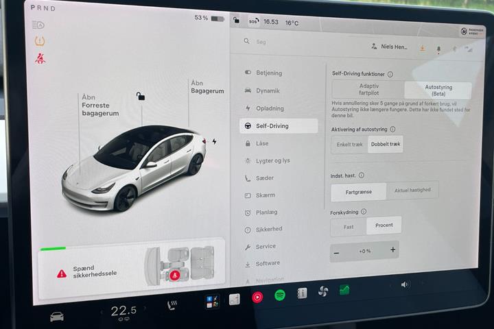 Hvid Tesla Model 3 fra 2021