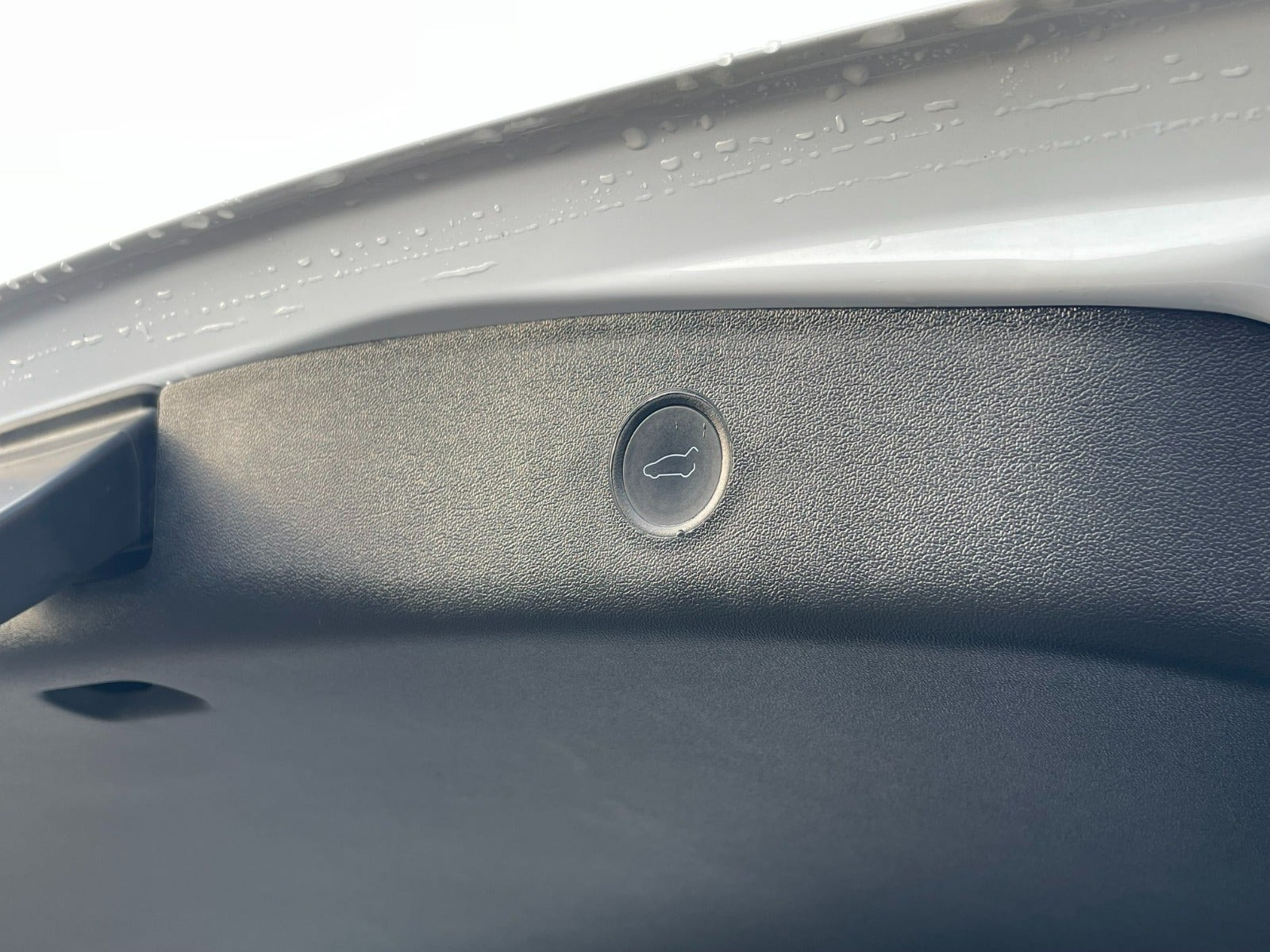 Hvid Tesla Model 3 fra 2021