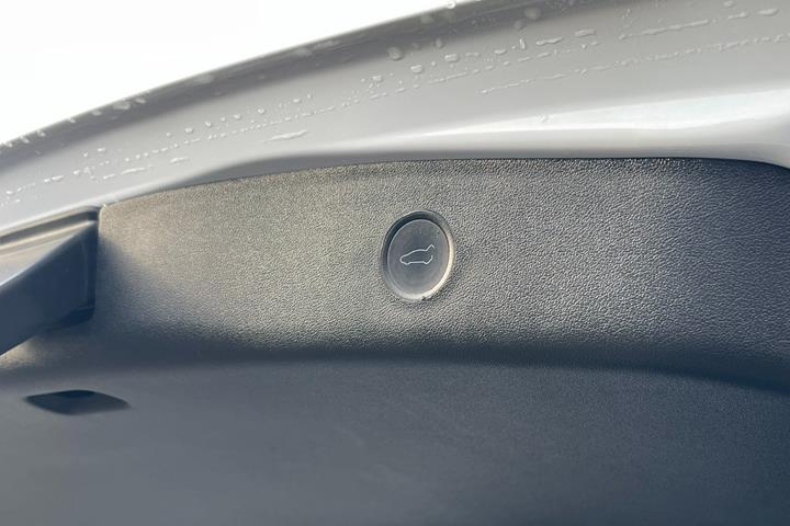 Hvid Tesla Model 3 fra 2021