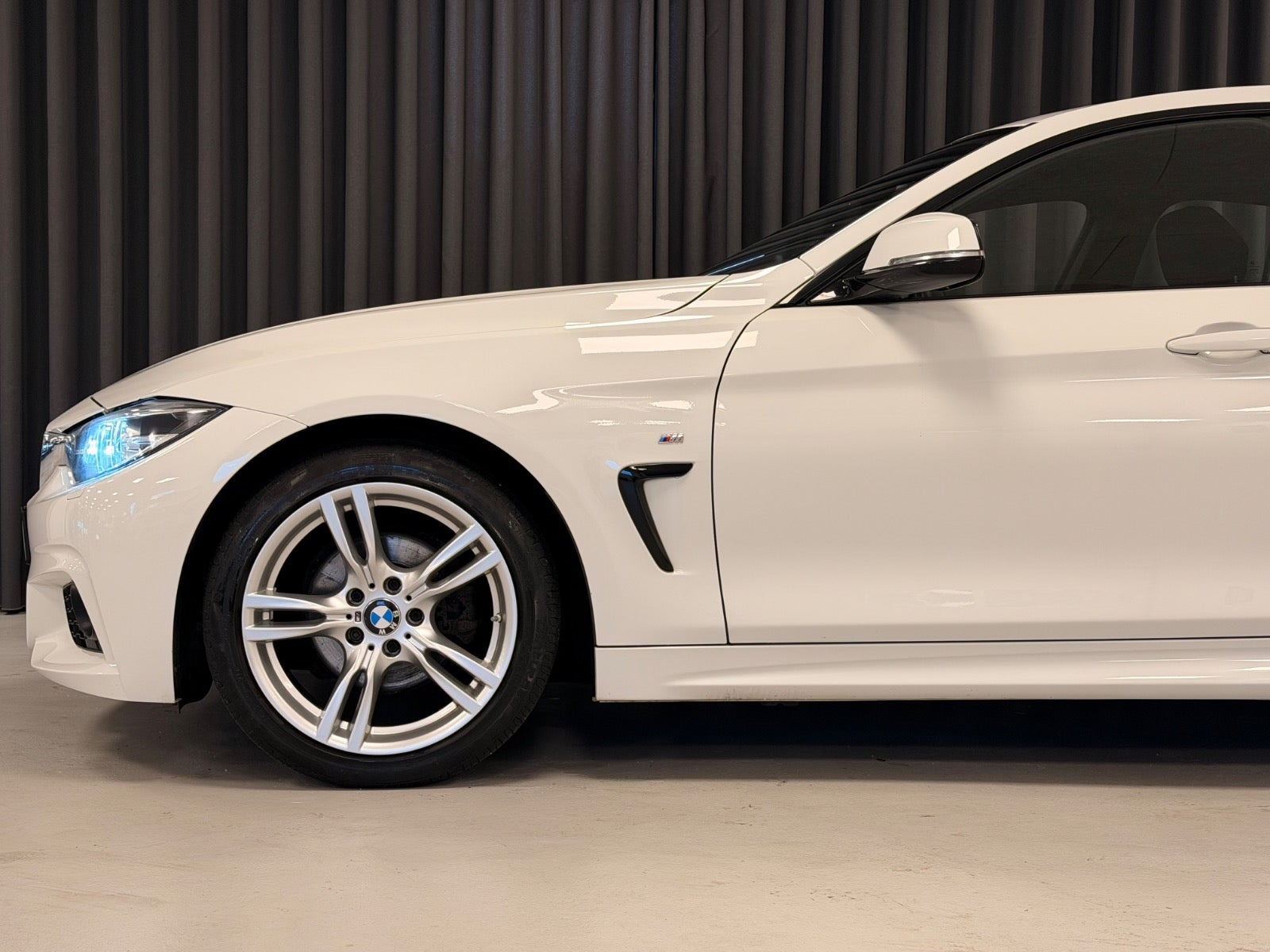 Hvid BMW 420i fra 2019