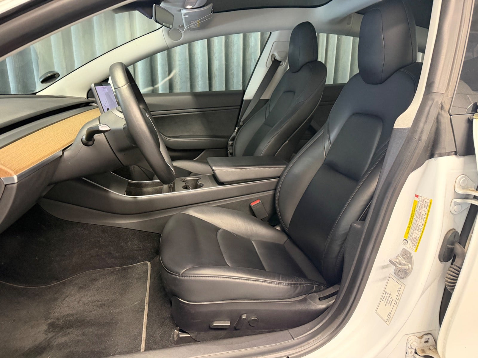 Hvid Tesla Model 3 fra 2019