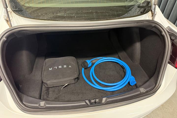 Hvid Tesla Model 3 fra 2019
