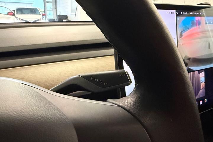 Hvid Tesla Model 3 fra 2019