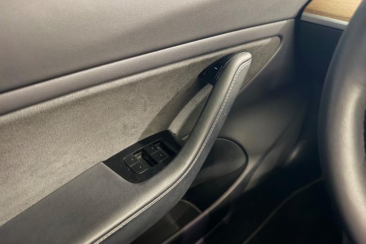 Hvid Tesla Model 3 fra 2019