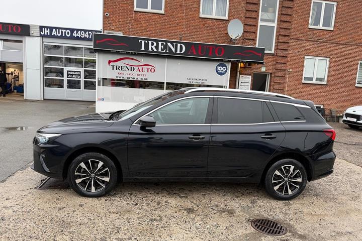 Sort MG MG5 fra 2022 set udefra