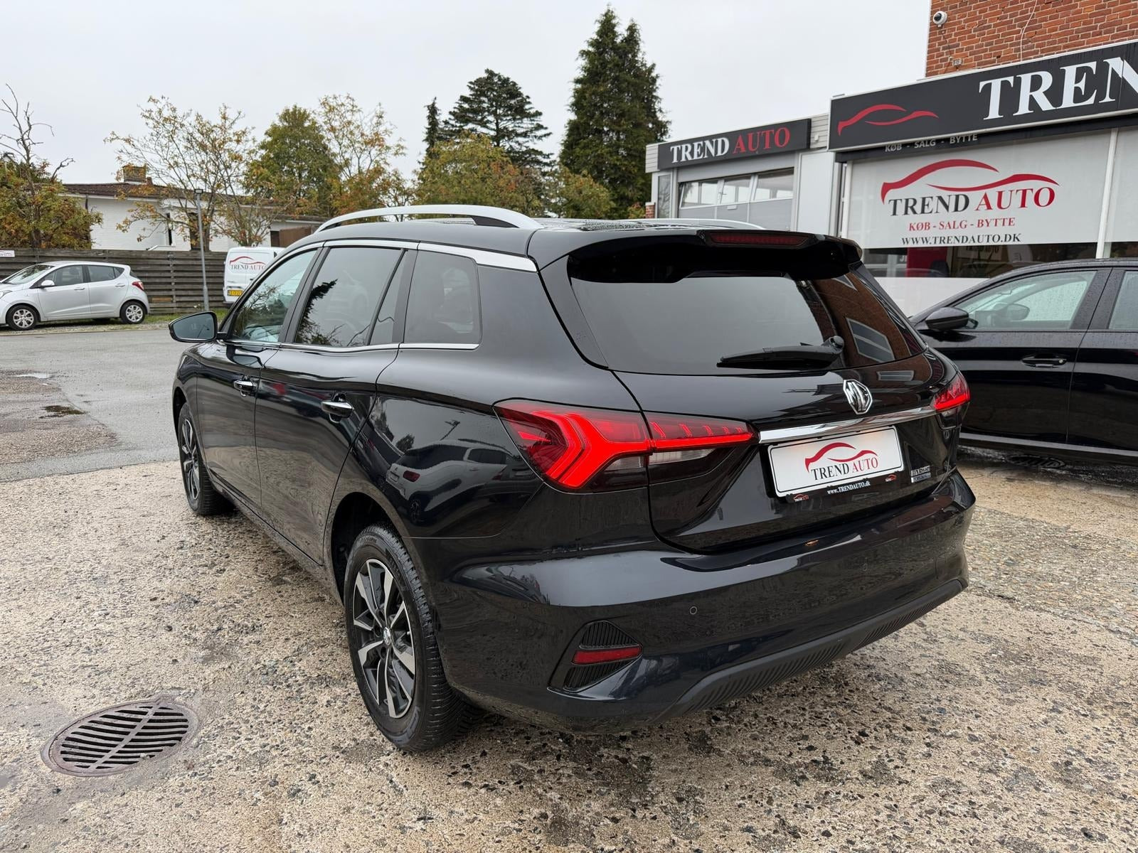 Sort MG MG5 fra 2022 set udefra