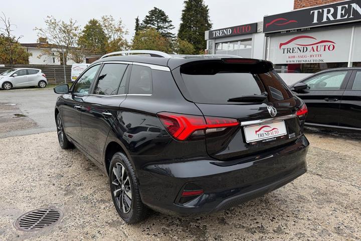 Sort MG MG5 fra 2022 set udefra