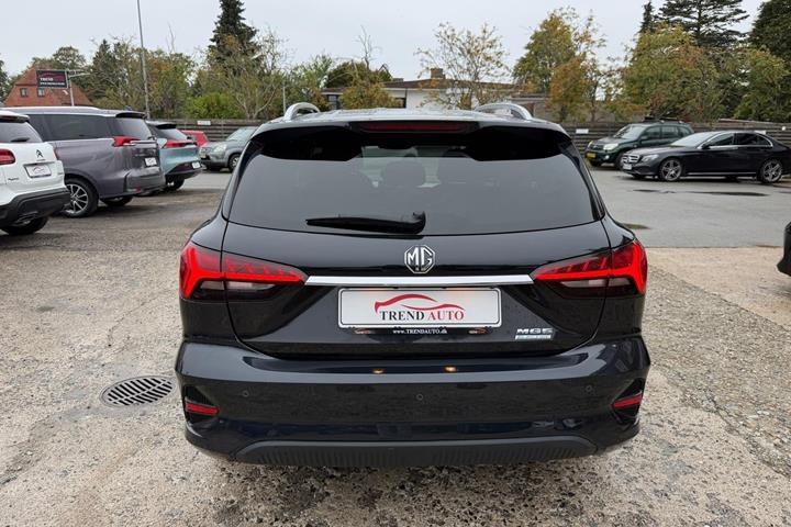 Sort MG MG5 fra 2022 set udefra