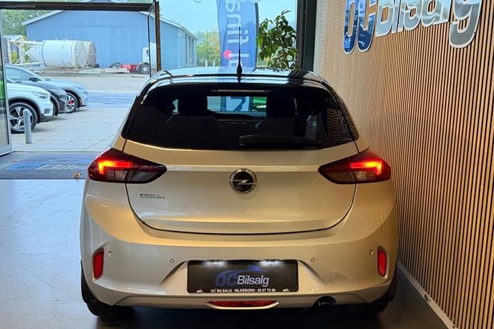 Sølv Opel Corsa fra 2022