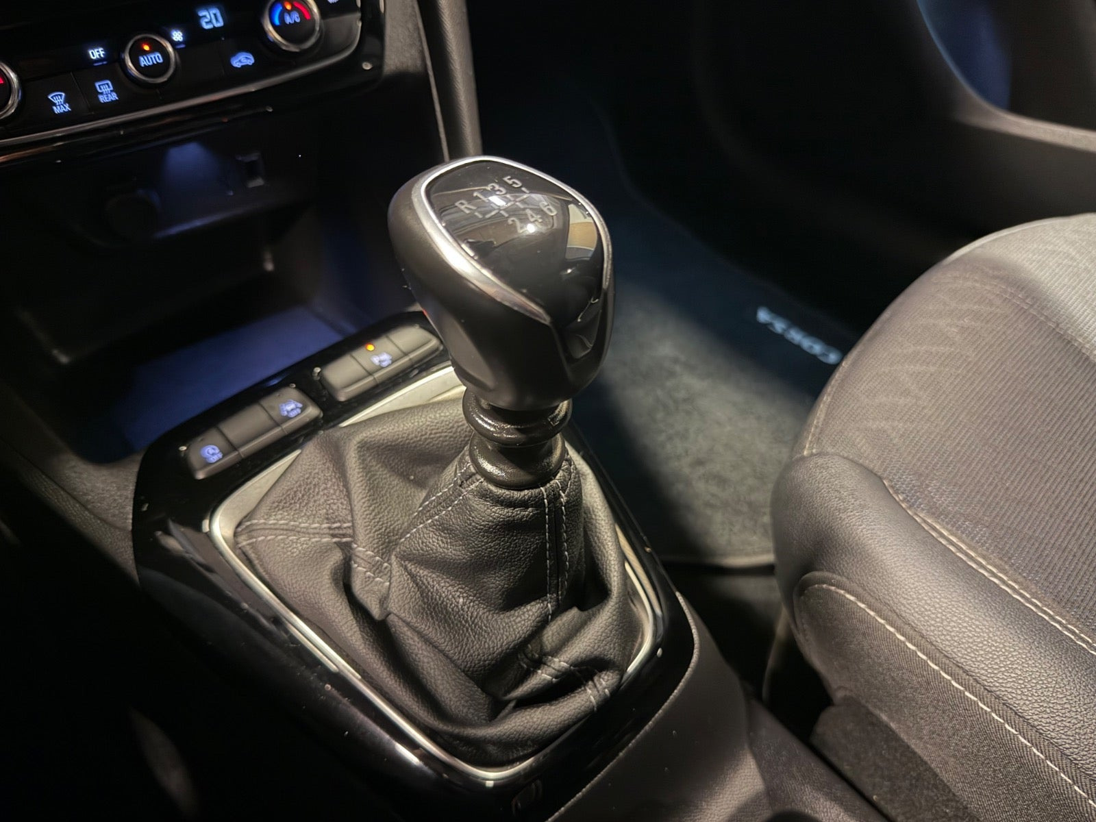 Sølv Opel Corsa fra 2022