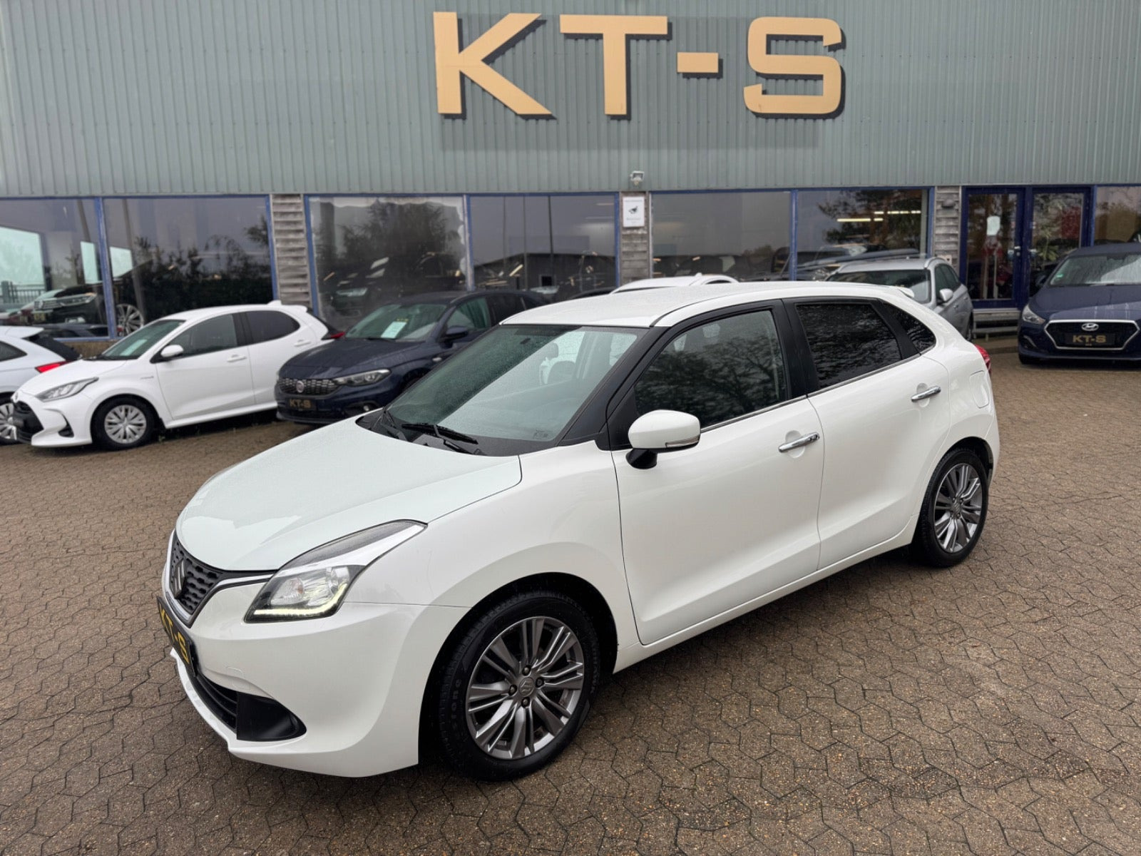 Hvid Suzuki Baleno fra 2016