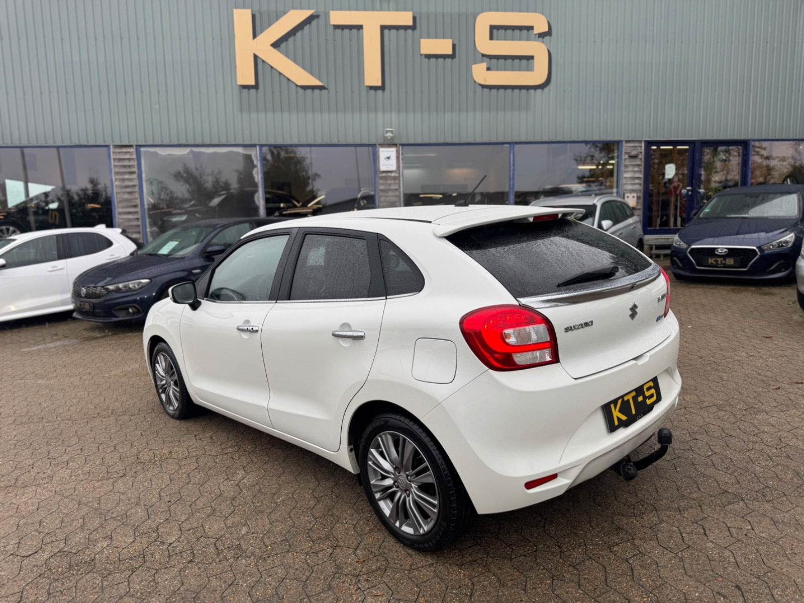 Hvid Suzuki Baleno fra 2016