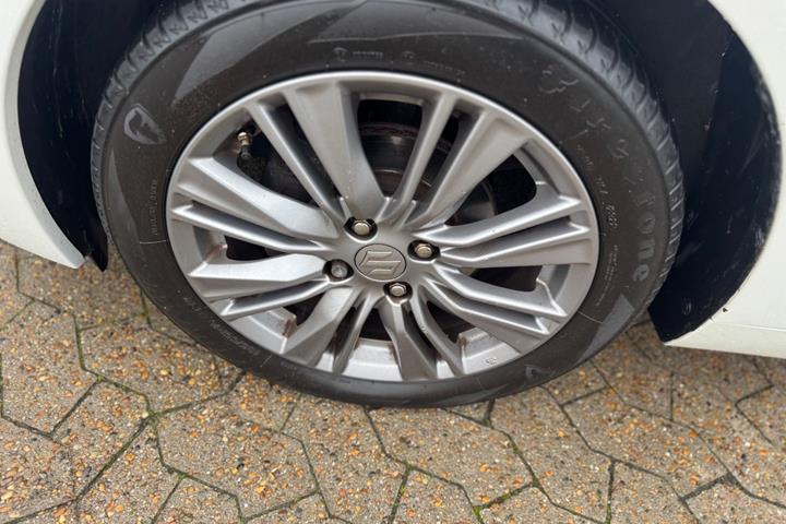 Hvid Suzuki Baleno fra 2016