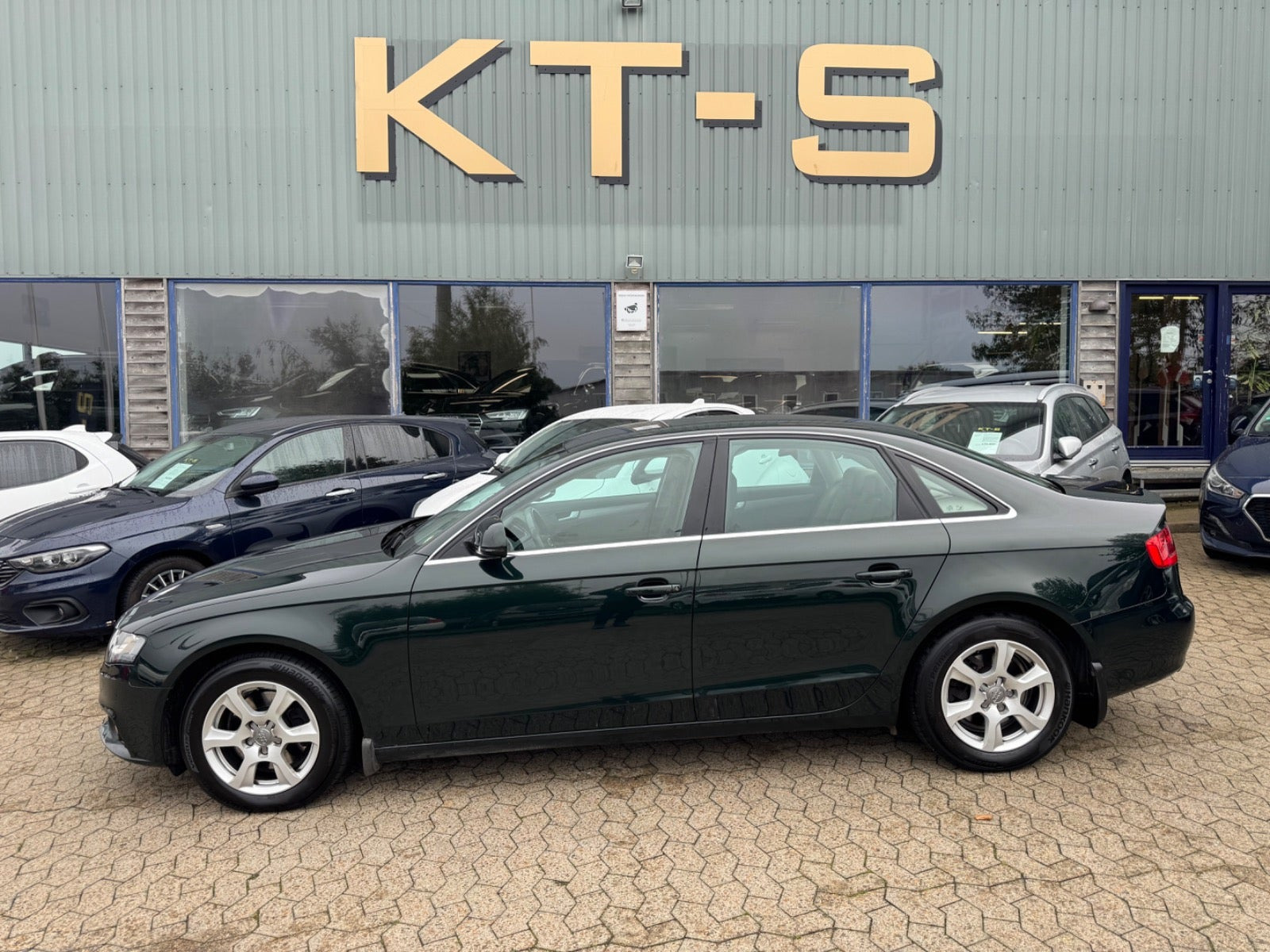 Grøn Audi A4 fra 2009