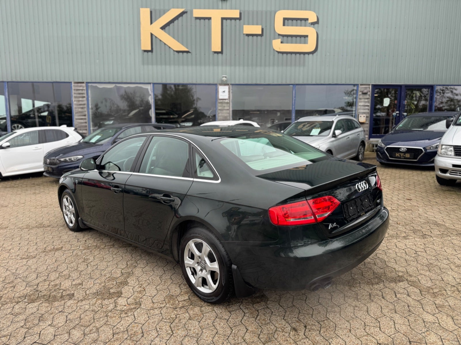 Grøn Audi A4 fra 2009