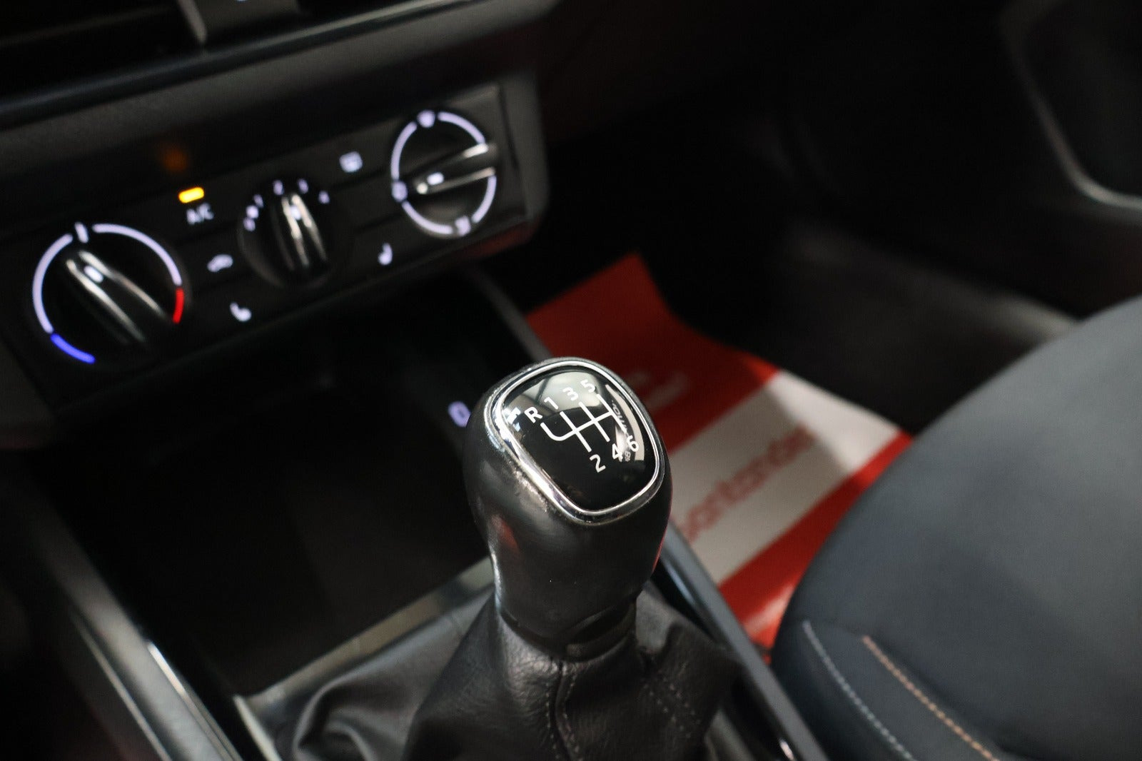 Grå Skoda Kamiq fra 2022