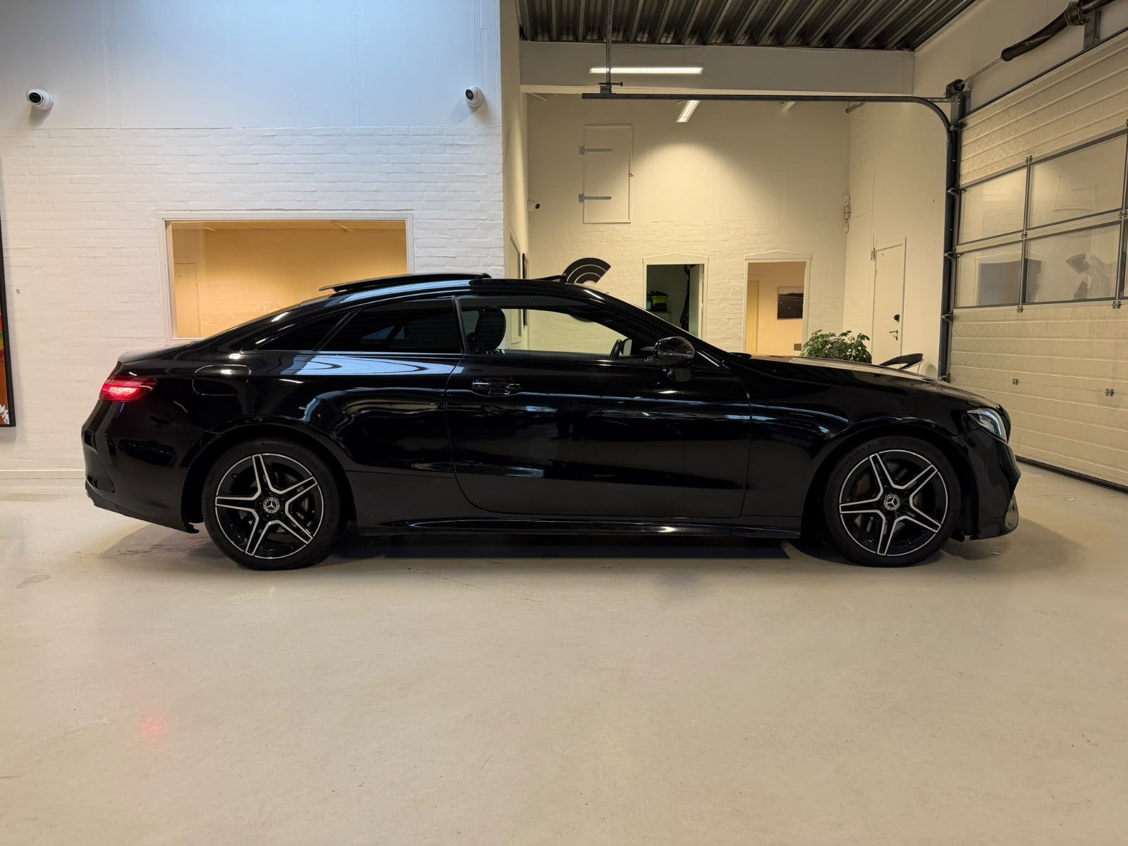 Sort Mercedes E300 fra 2018