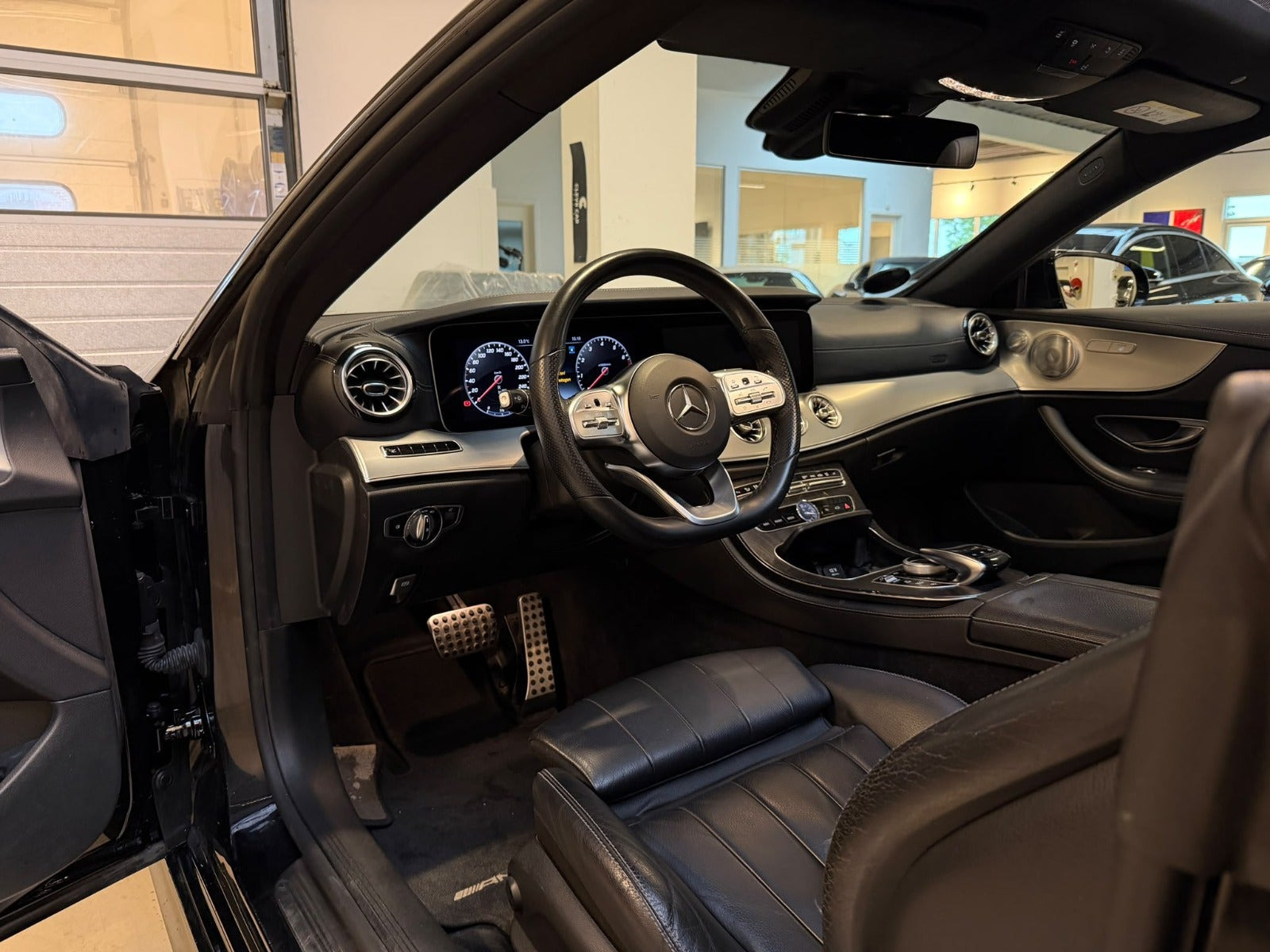 Sort Mercedes E300 fra 2018