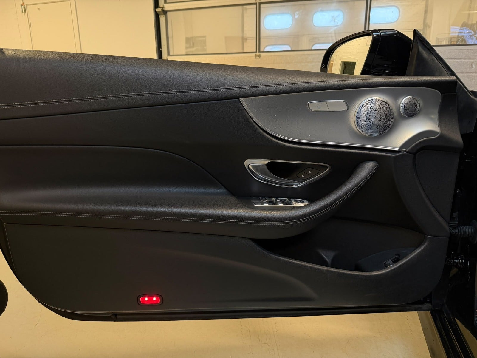Sort Mercedes E300 fra 2018