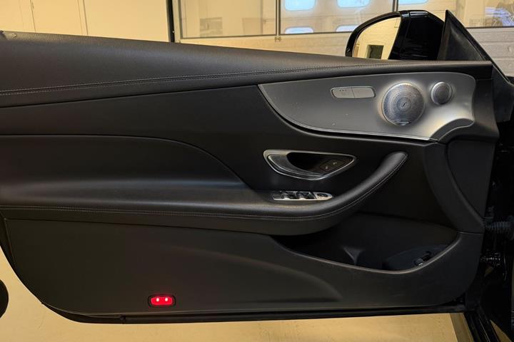 Sort Mercedes E300 fra 2018