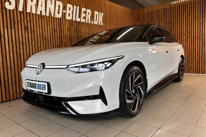 Hvid VW ID.7 fra 2025 set udefra
