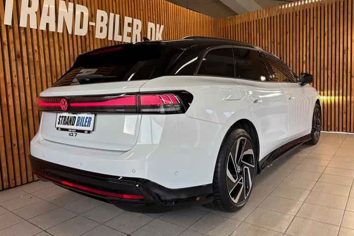 Hvid VW ID.7 fra 2025