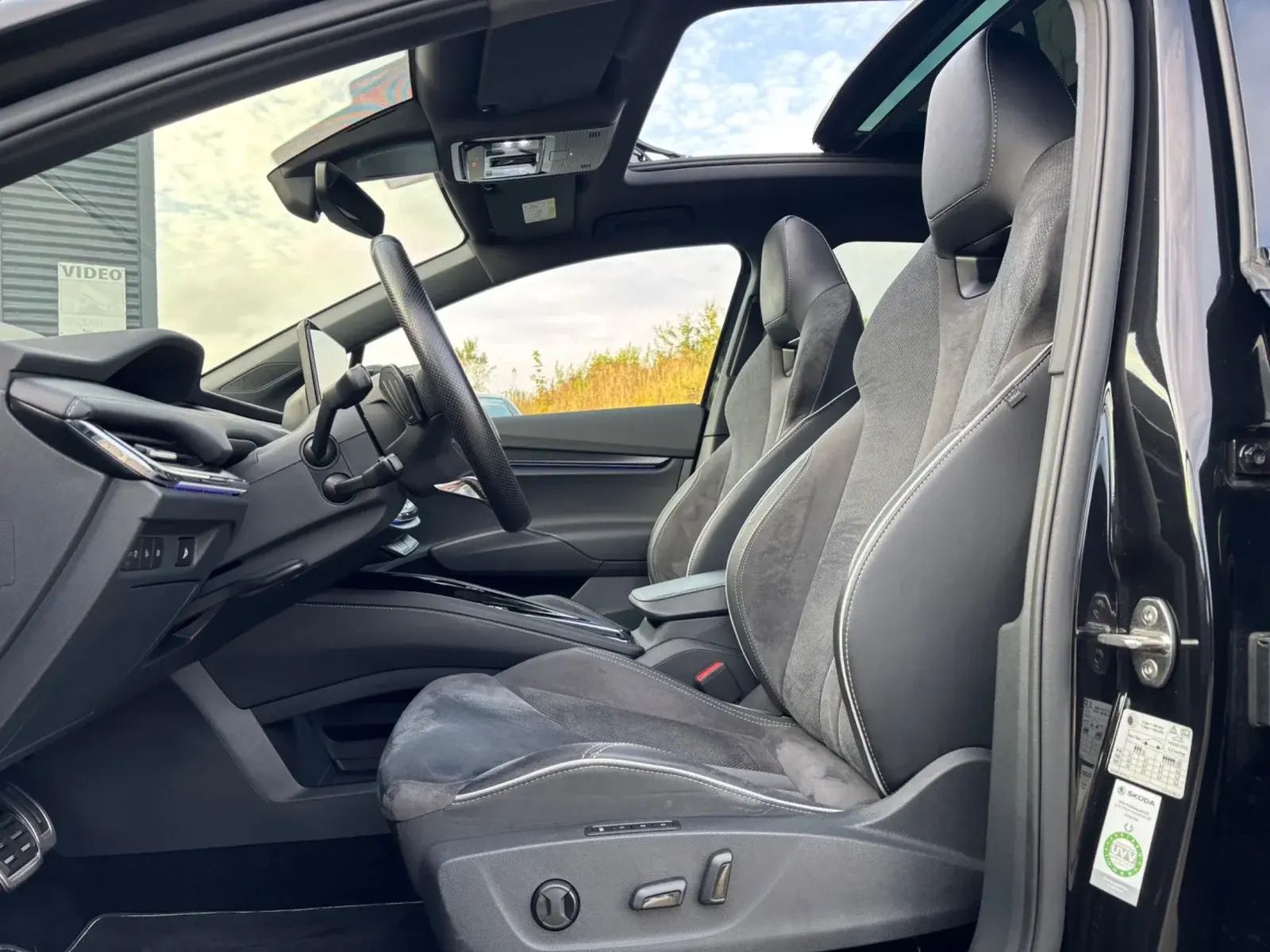 Sort Skoda Enyaq fra 2023