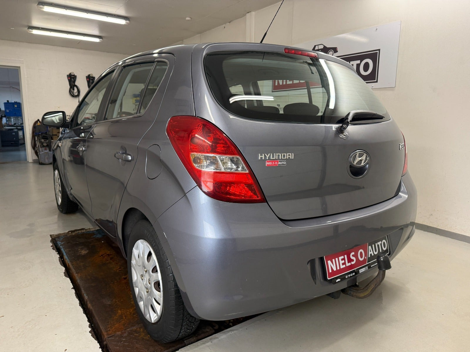 Grå Hyundai i20 fra 2010