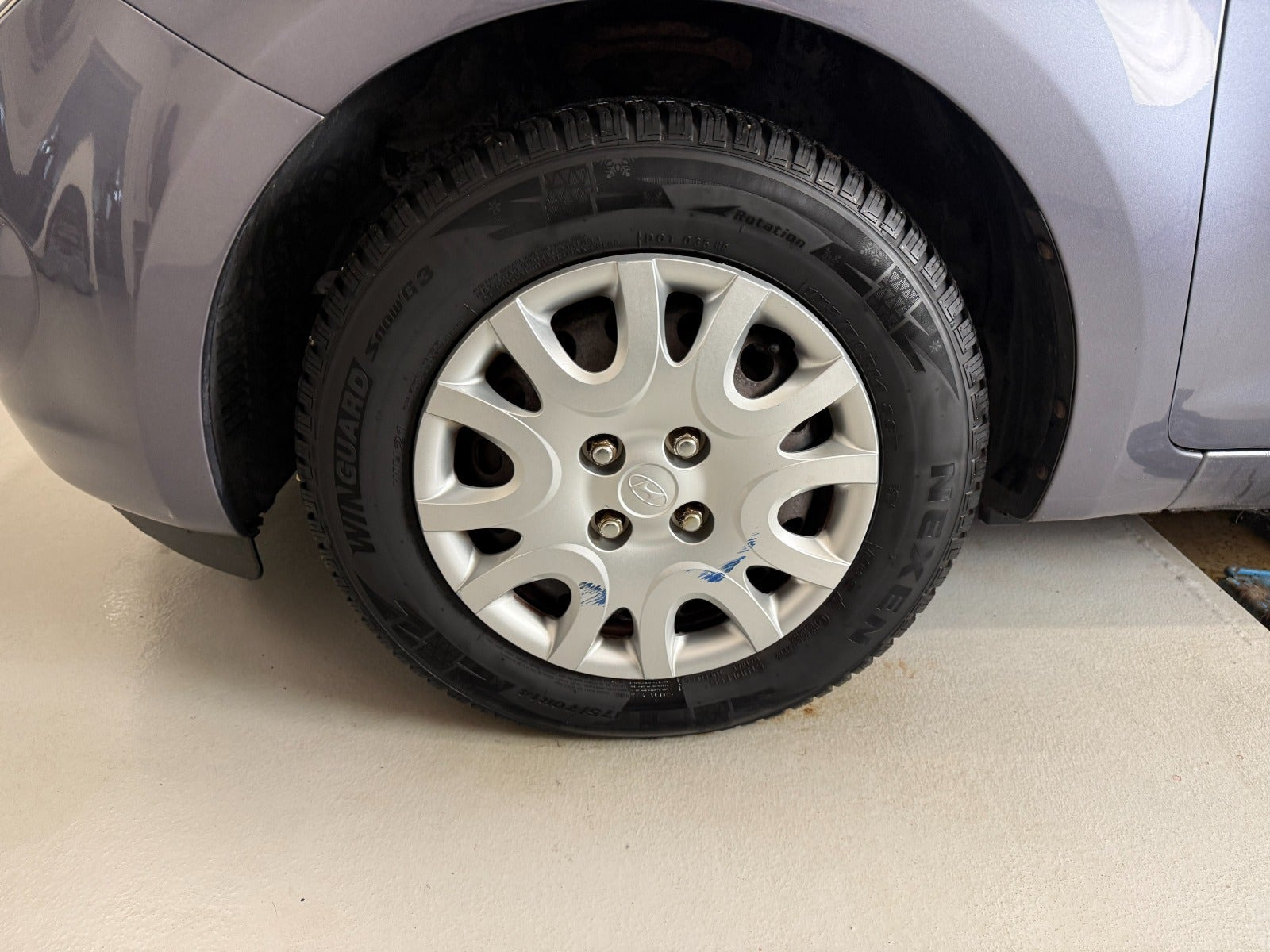 Grå Hyundai i20 fra 2010