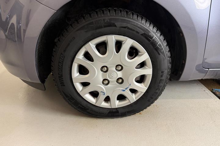 Grå Hyundai i20 fra 2010