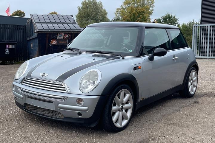 Sølv Mini Cooper fra 2003