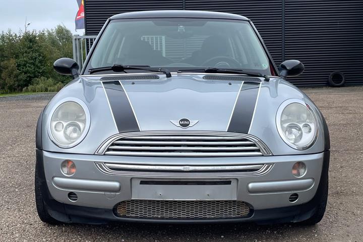 Sølv Mini Cooper fra 2003