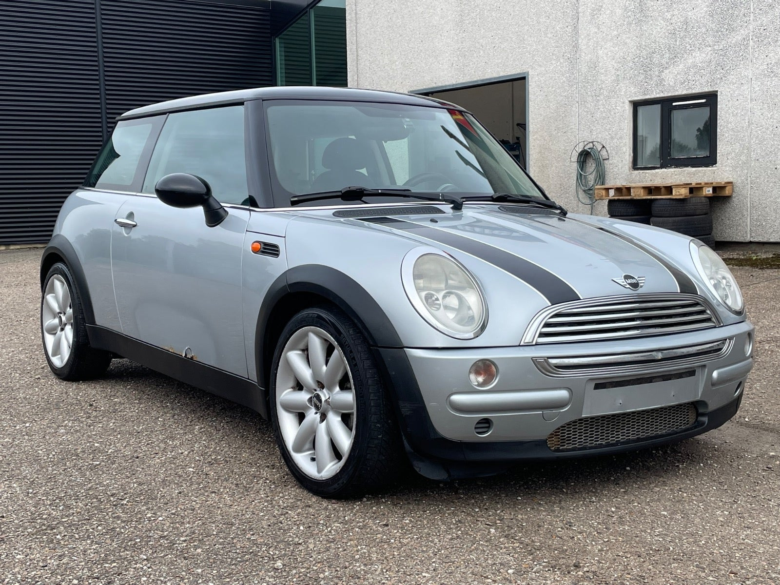 Sølv Mini Cooper fra 2003