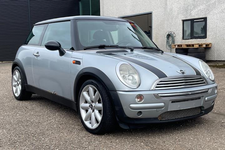 Sølv Mini Cooper fra 2003