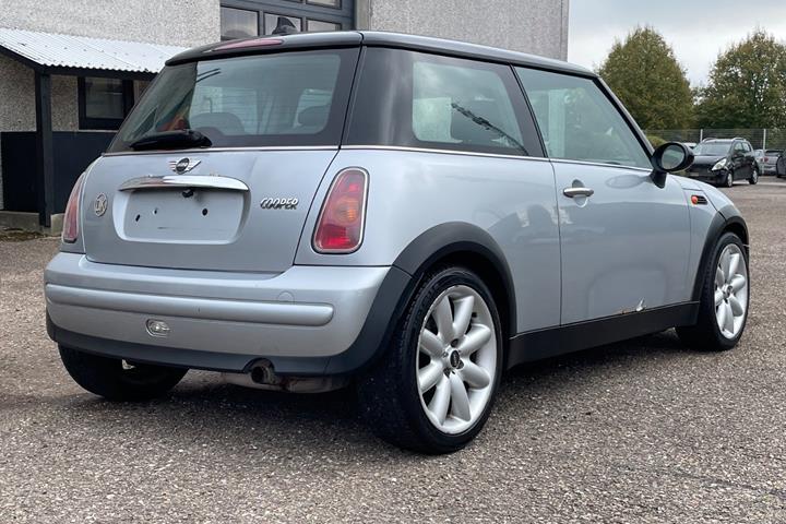 Sølv Mini Cooper fra 2003