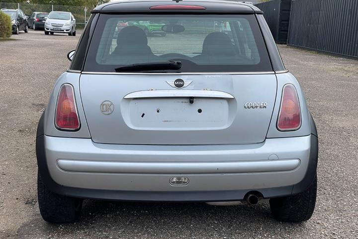 Sølv Mini Cooper fra 2003