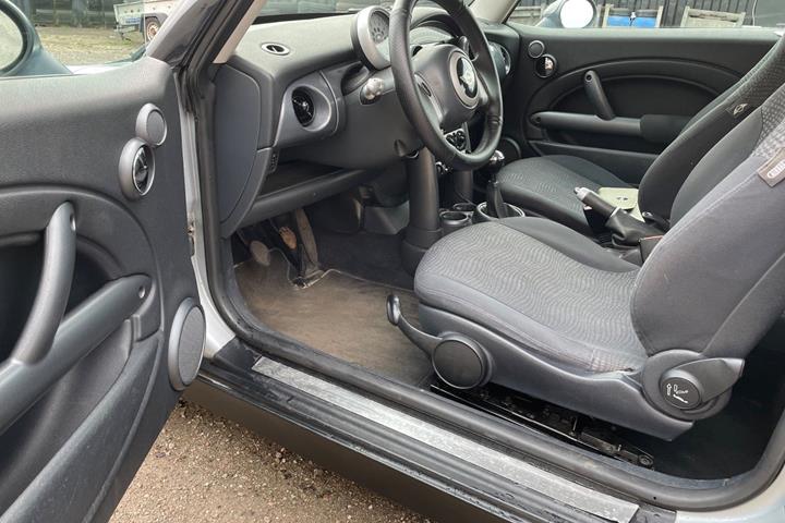 Sølv Mini Cooper fra 2003