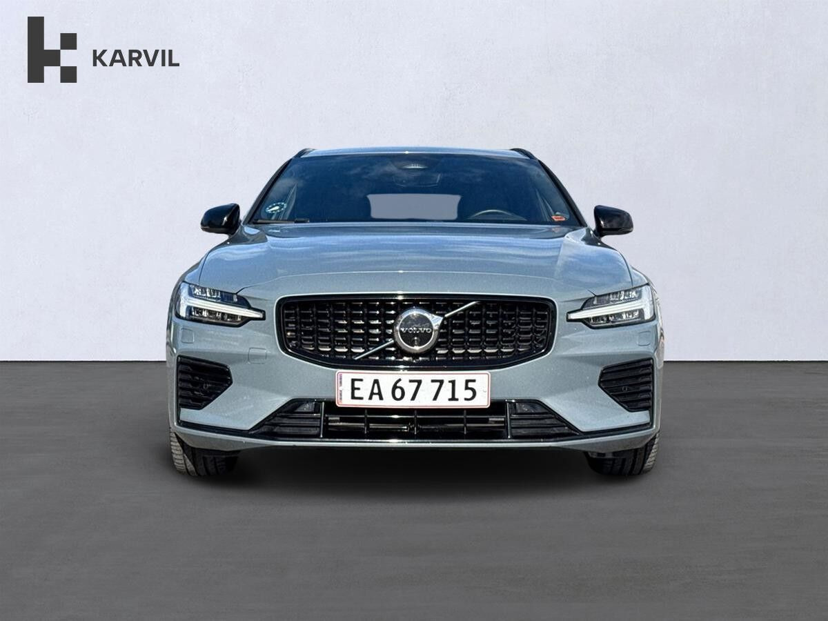 Grå Volvo V60 fra 2023